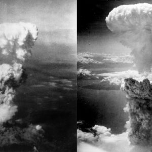 美軍在日本廣島（左）與長崎（右）原子彈爆炸後所產生的蕈狀雲（來源：維基百科）