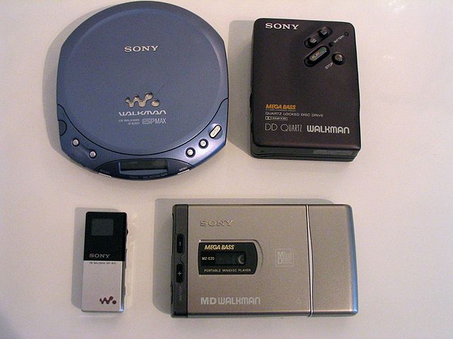 Sony Walkman系列機種（來源：維基百科；Marc Zimmermann 攝）