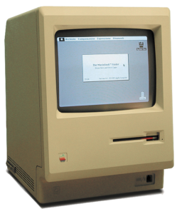 蘋果公司於1984年生產的麥金塔電腦128K型號（來源：維基百科）