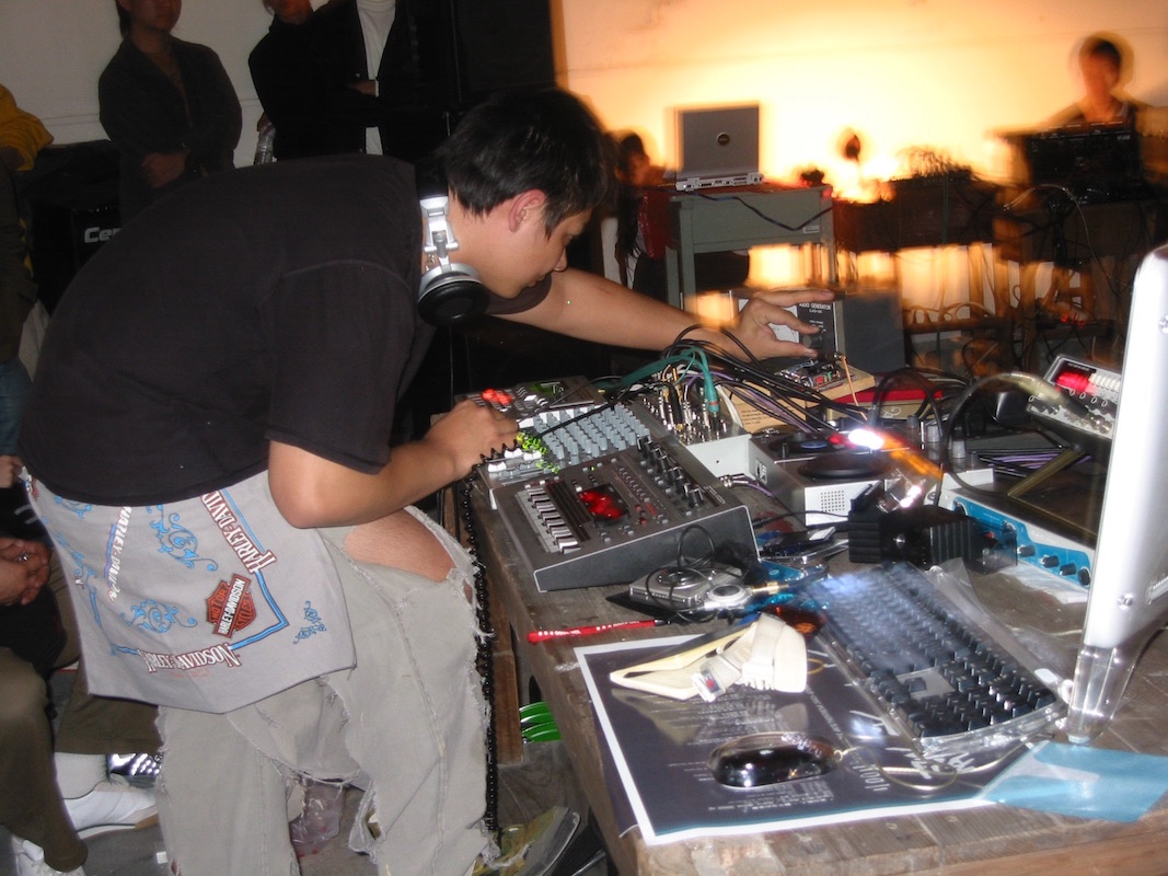 Performer Chen Shih-ti at 2002 Song of the Fractal Beast