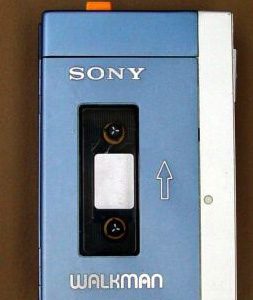 第一代Walkman（來源：維基百科）